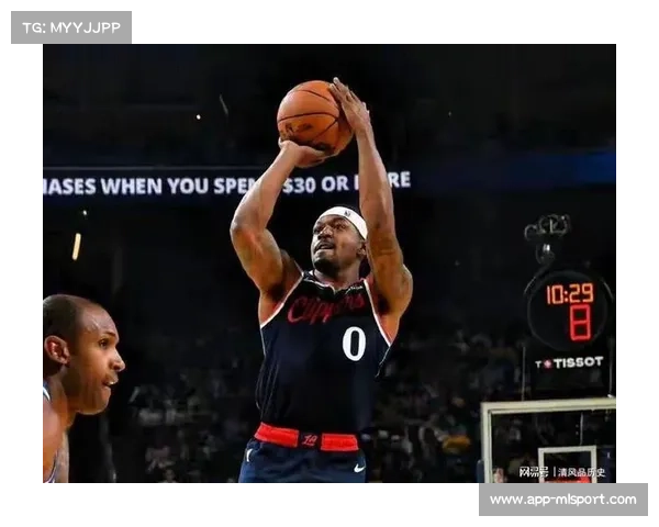 比尔加盟快船后表现挣扎，球队化学反应有待改善