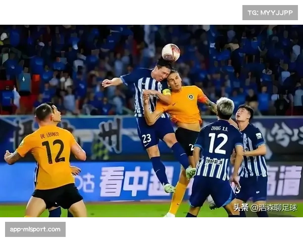 深圳新鹏城5-2狂胜武汉三镇，边路传中战术高效执行